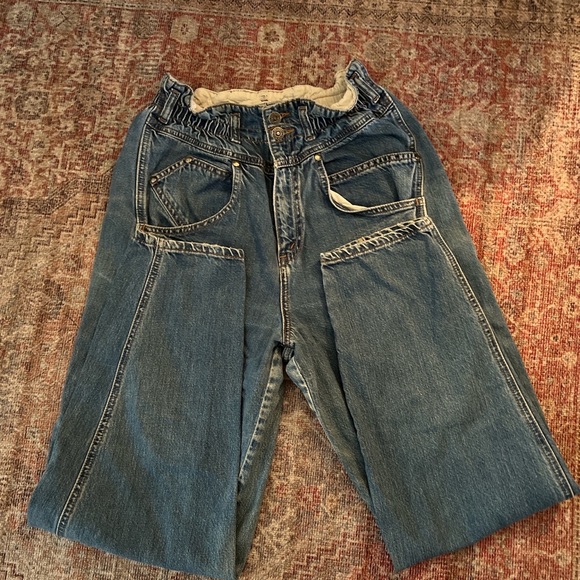 90s Vintage Levi’s paper bag waist tapered jeans - Picture 3 of 5